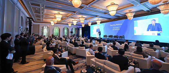 emerging market banner desk
