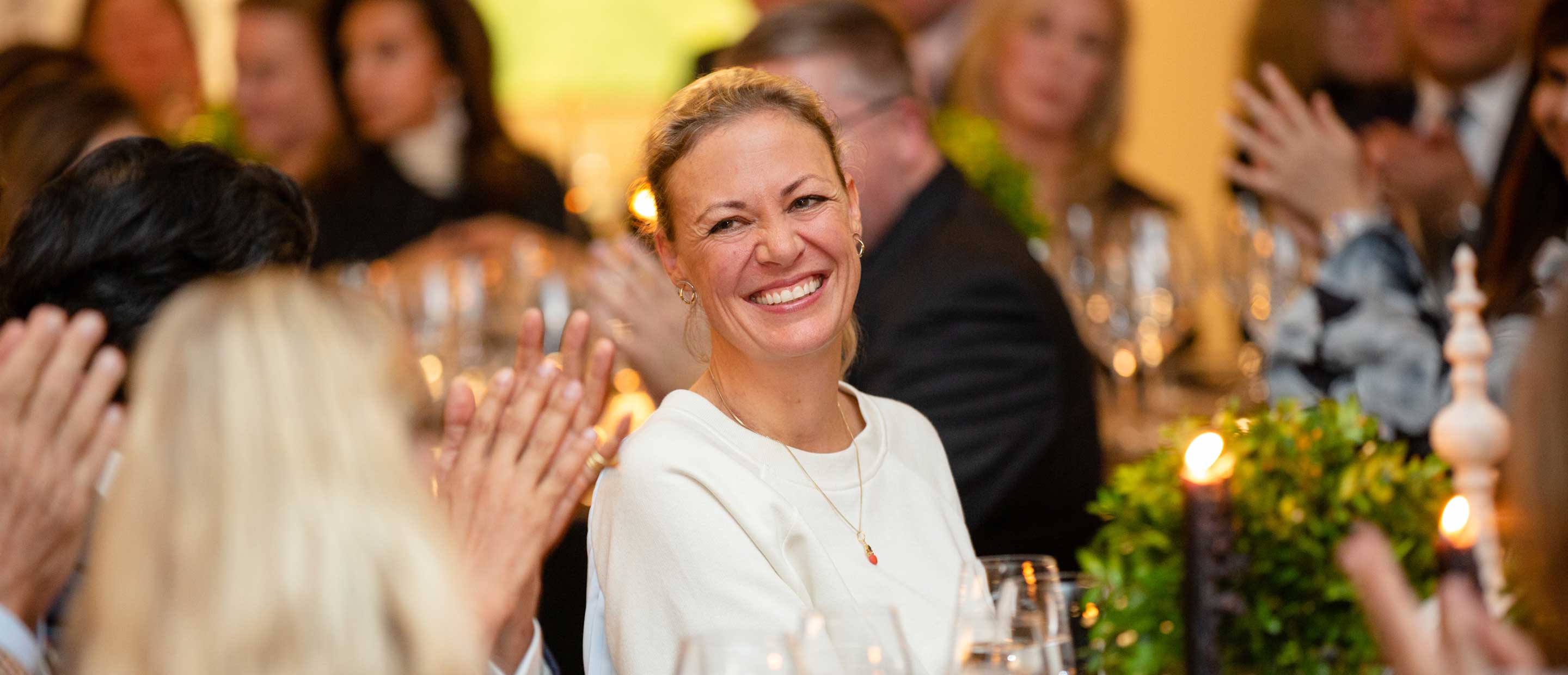 Künstlerin Viviane Sassen beim Abendessen in der Deutsche Bank Wealth Management Lounge