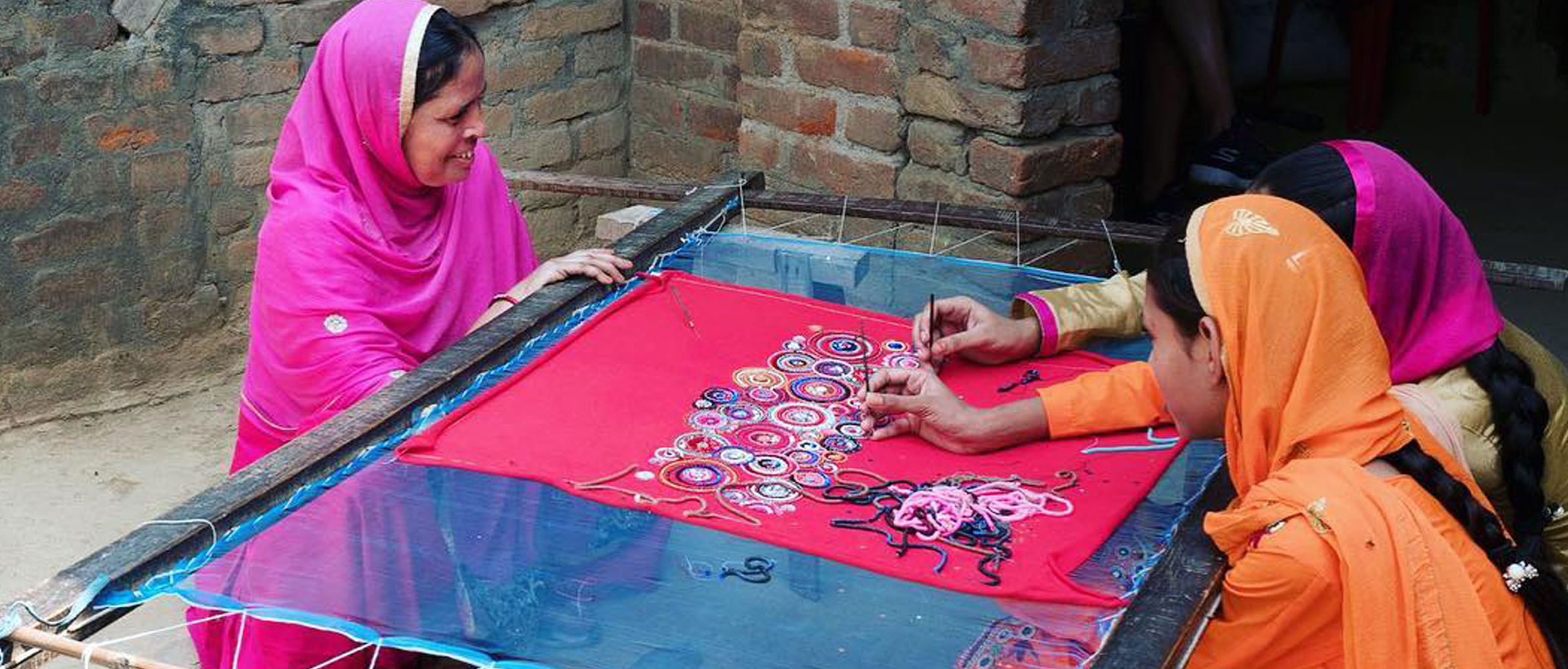 DB_2340x1000_Craftwomen_in_India.jpg