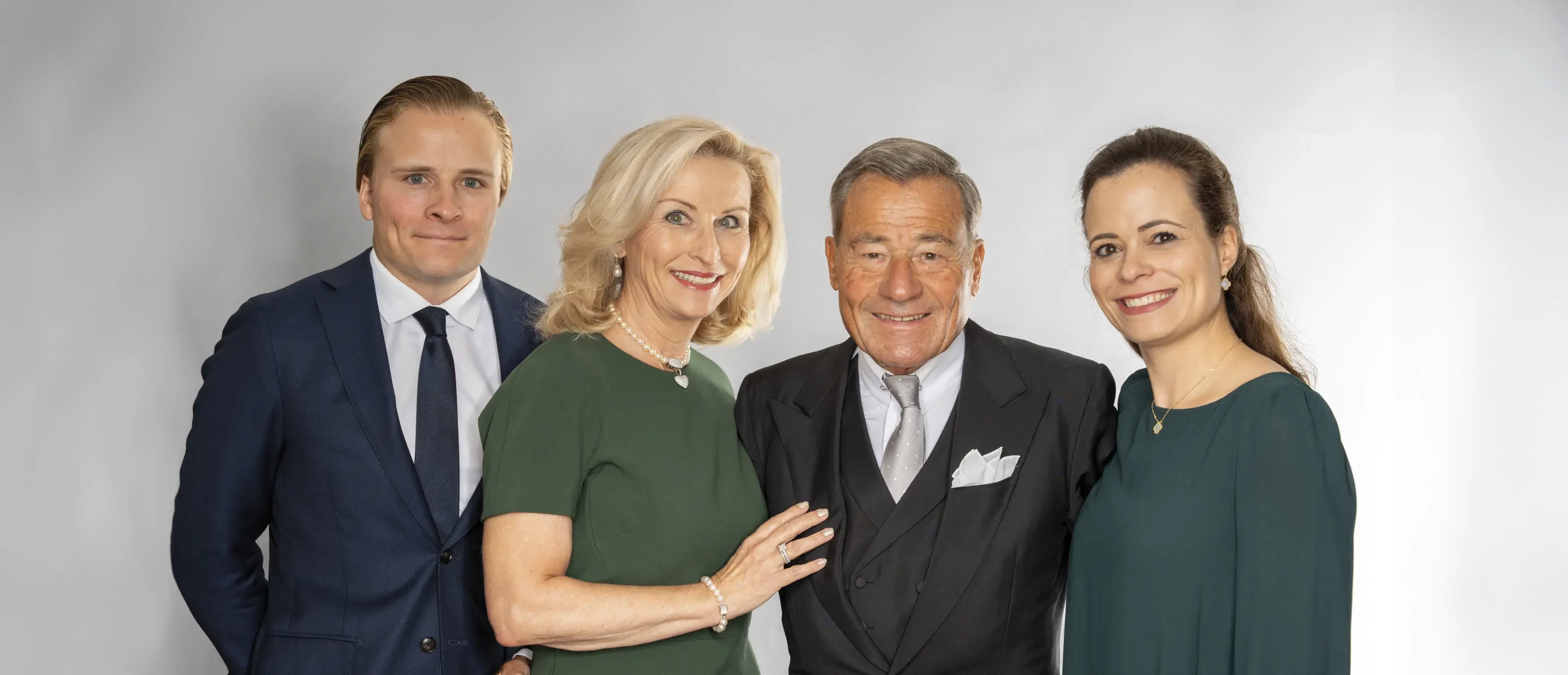 Wolfgang Grupp junior mit seiner Mutter Elisabeth Grupp, dem Vater Wolfgang Grupp senior und seiner Schwester Bonita (v.l.n.r.)